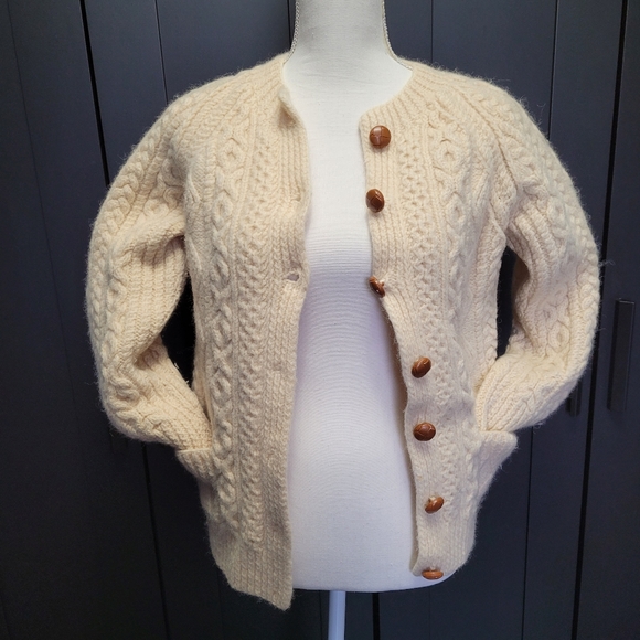 Vintage cream off-white cozy handmade wool cableknit cardigan buttondown sweater - Picture 2 of 9